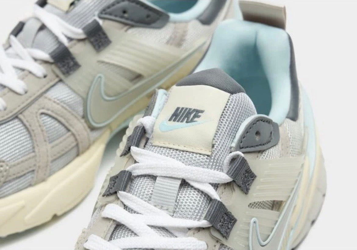 Nike V2K Run Shoes Sneakers Womens